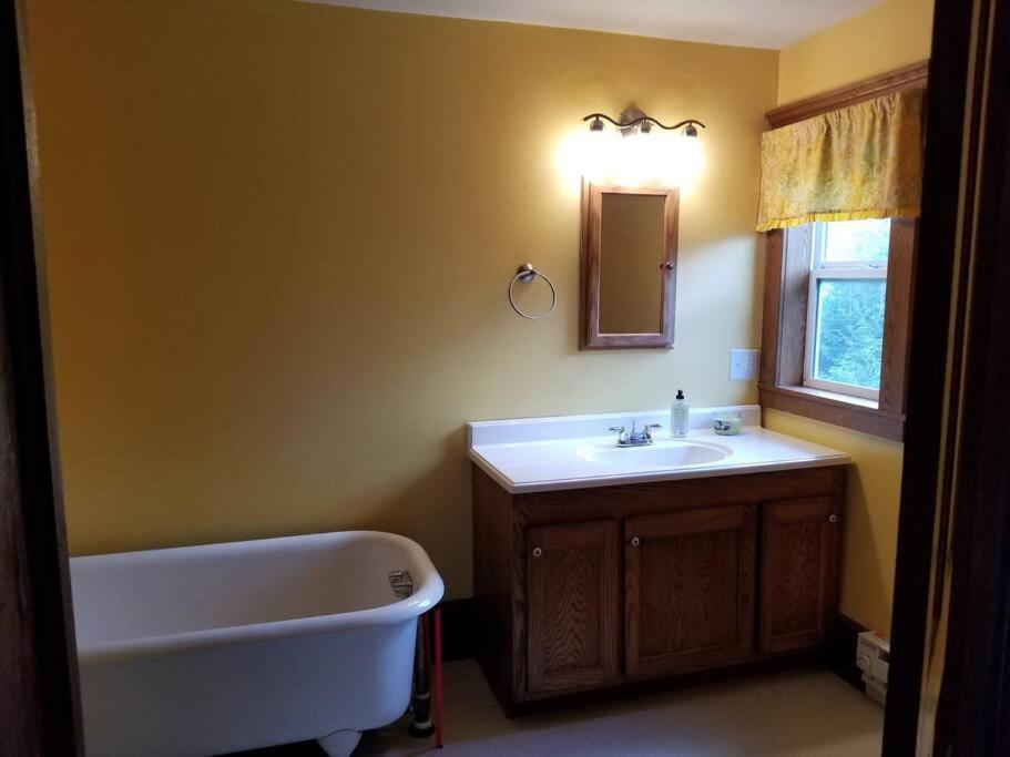 Basecampwv-Durbin. Spacious 4 Bedroom House W/Yard Exterior foto